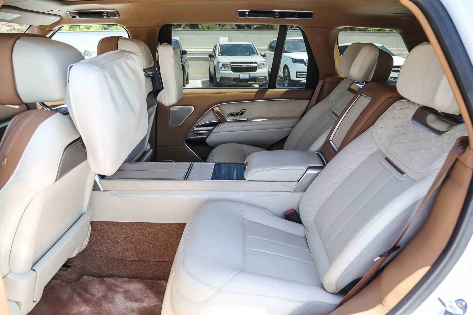 Thumbnail: 2023 Land Rover Range Rover - 23