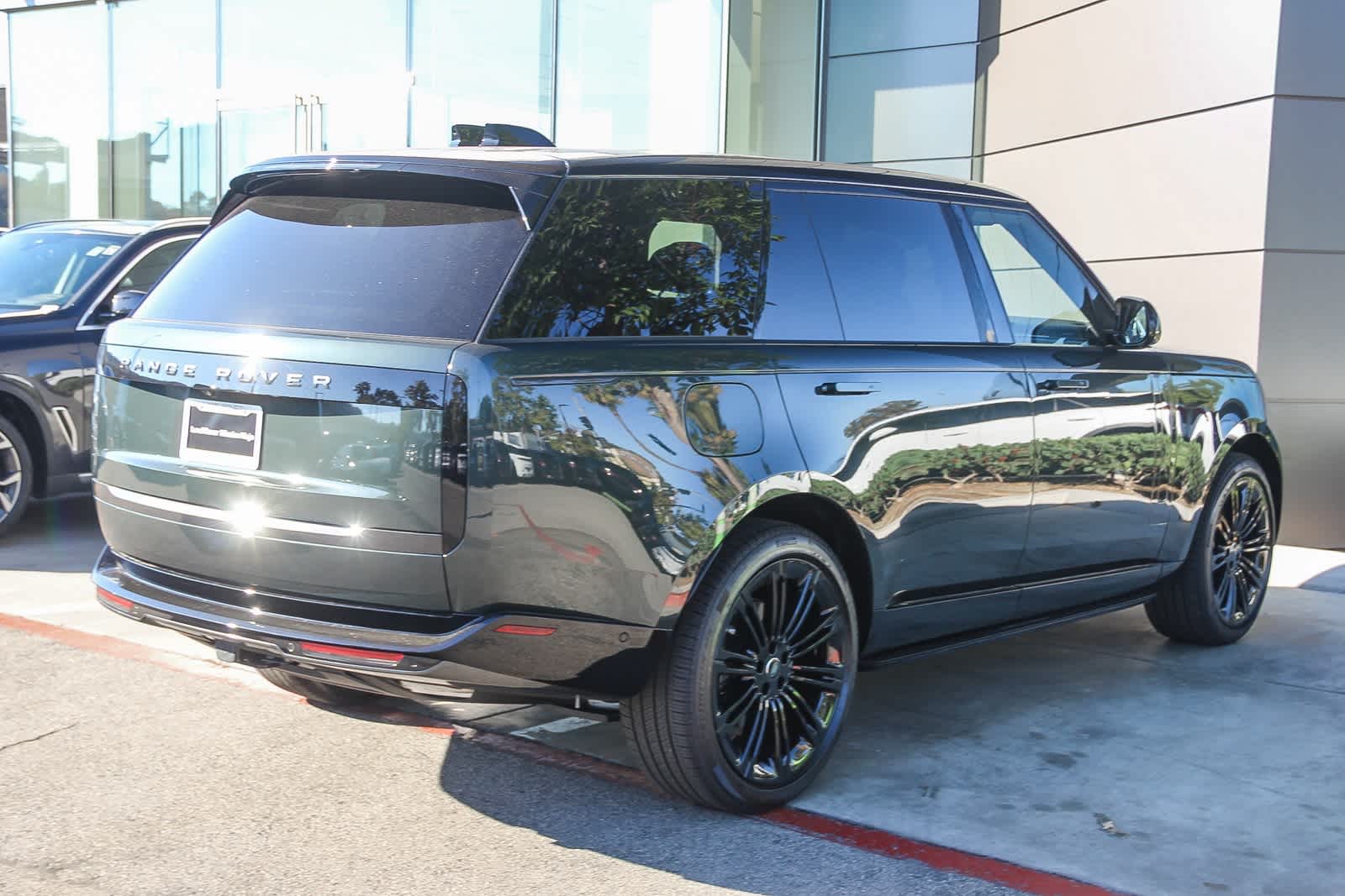 Thumbnail: 2025 Land Rover Range Rover - 7