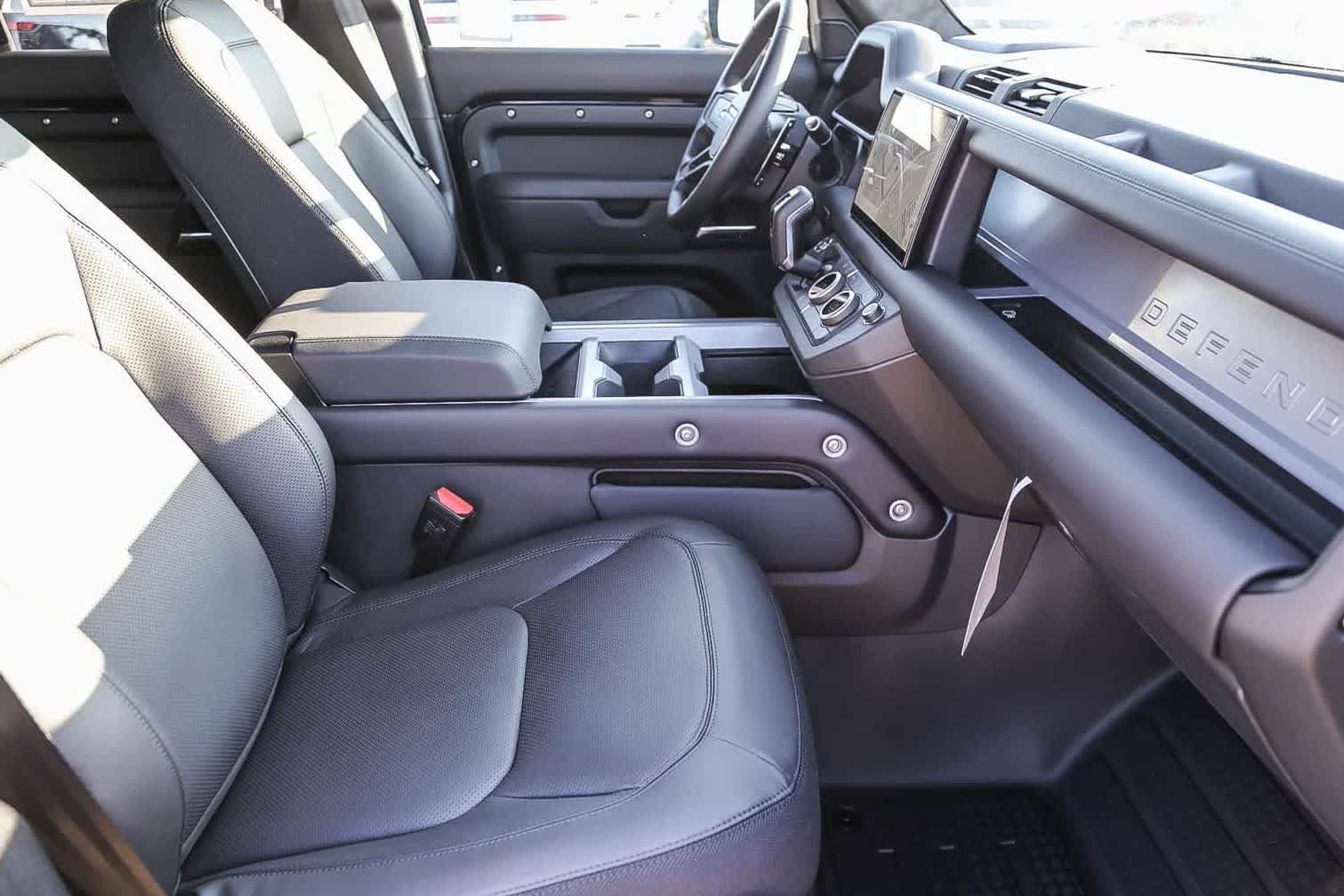 Thumbnail: 2025 Land Rover Defender - 15