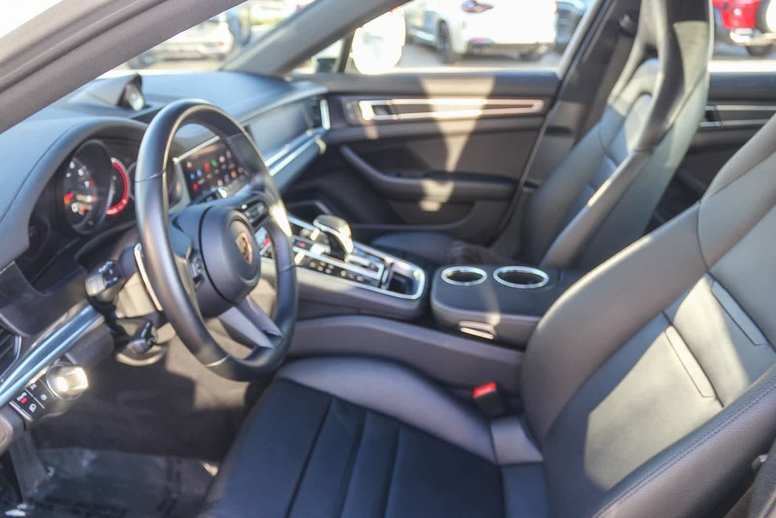 Thumbnail: 2023 Porsche Panamera - 19