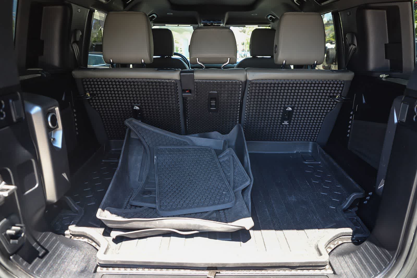 Thumbnail: 2023 Land Rover Defender - 24