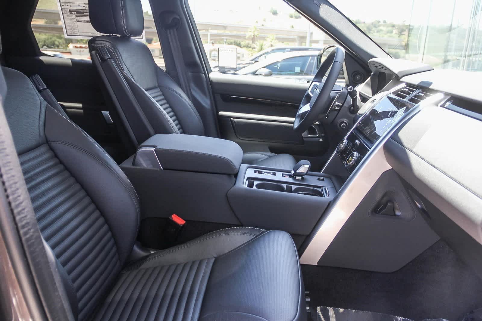 Thumbnail: 2025 Land Rover Discovery - 22