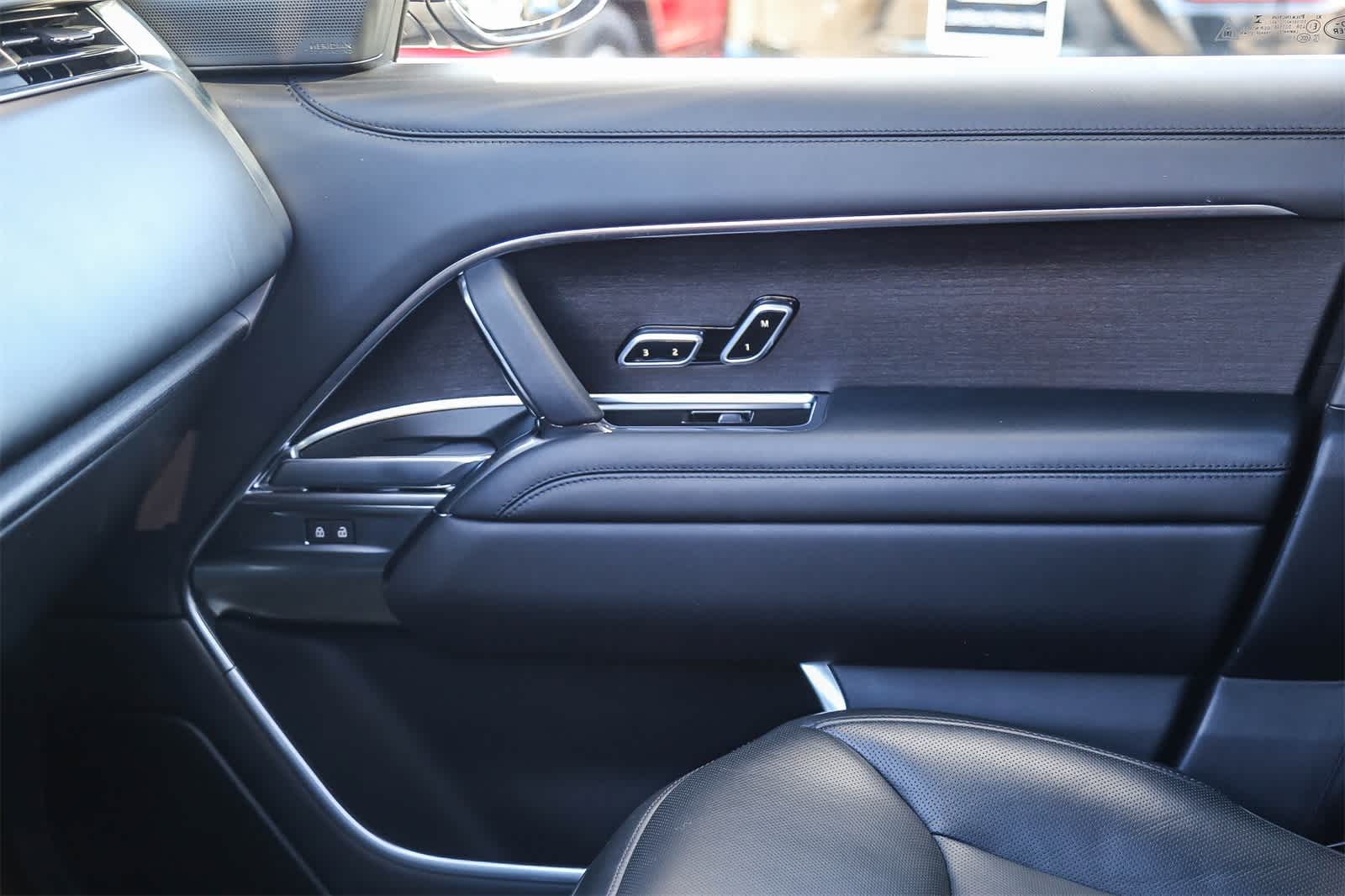 Thumbnail: 2023 Land Rover Range Rover - 24