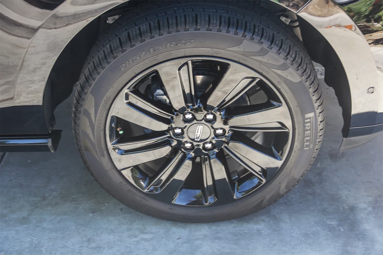 Thumbnail: 2023 Lincoln Navigator - 9