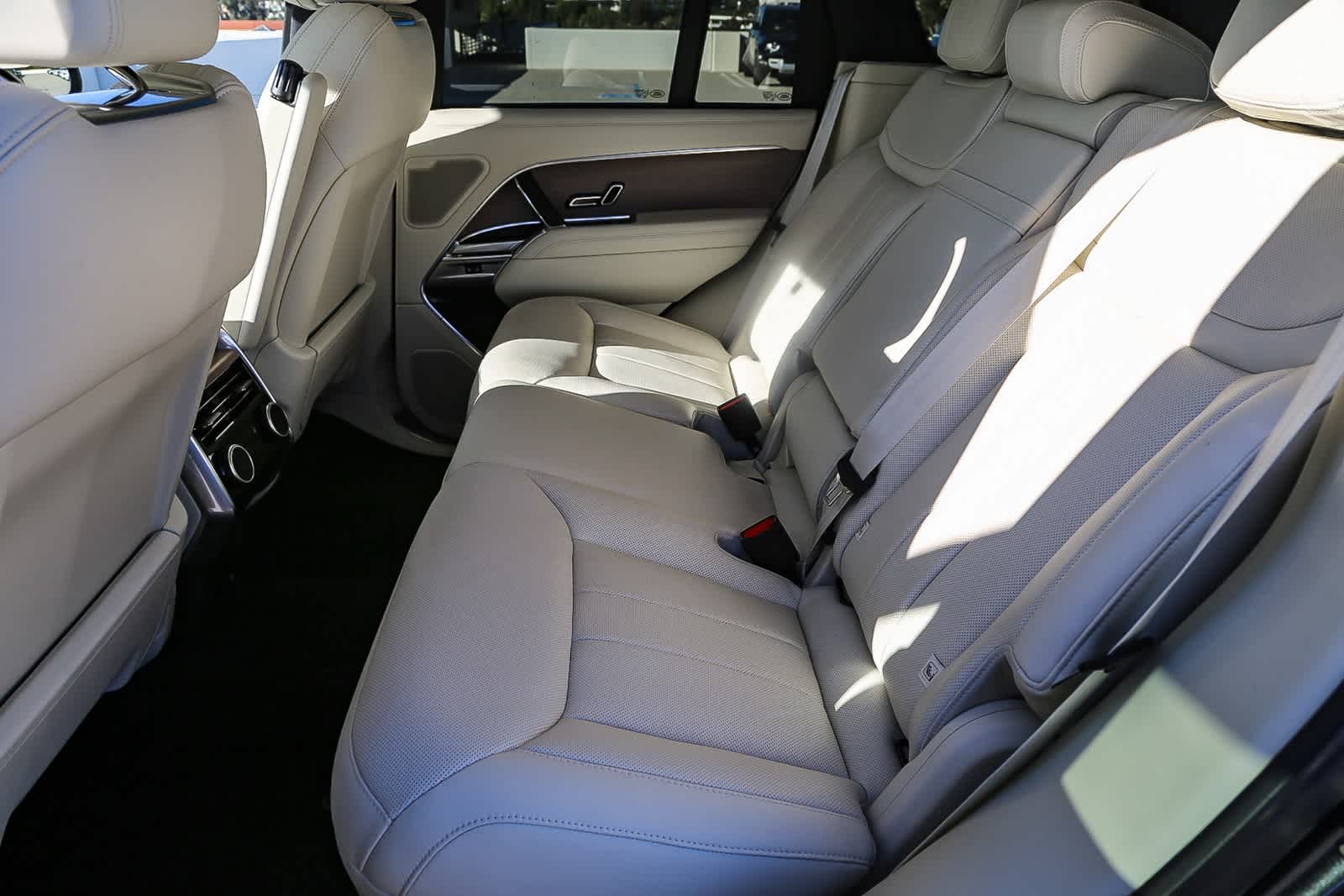 Thumbnail: 2025 Land Rover Range Rover - 18