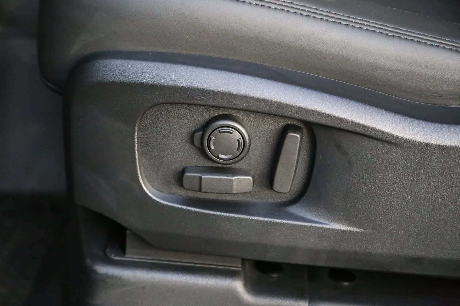 Thumbnail: 2026 Land Rover Defender - 21