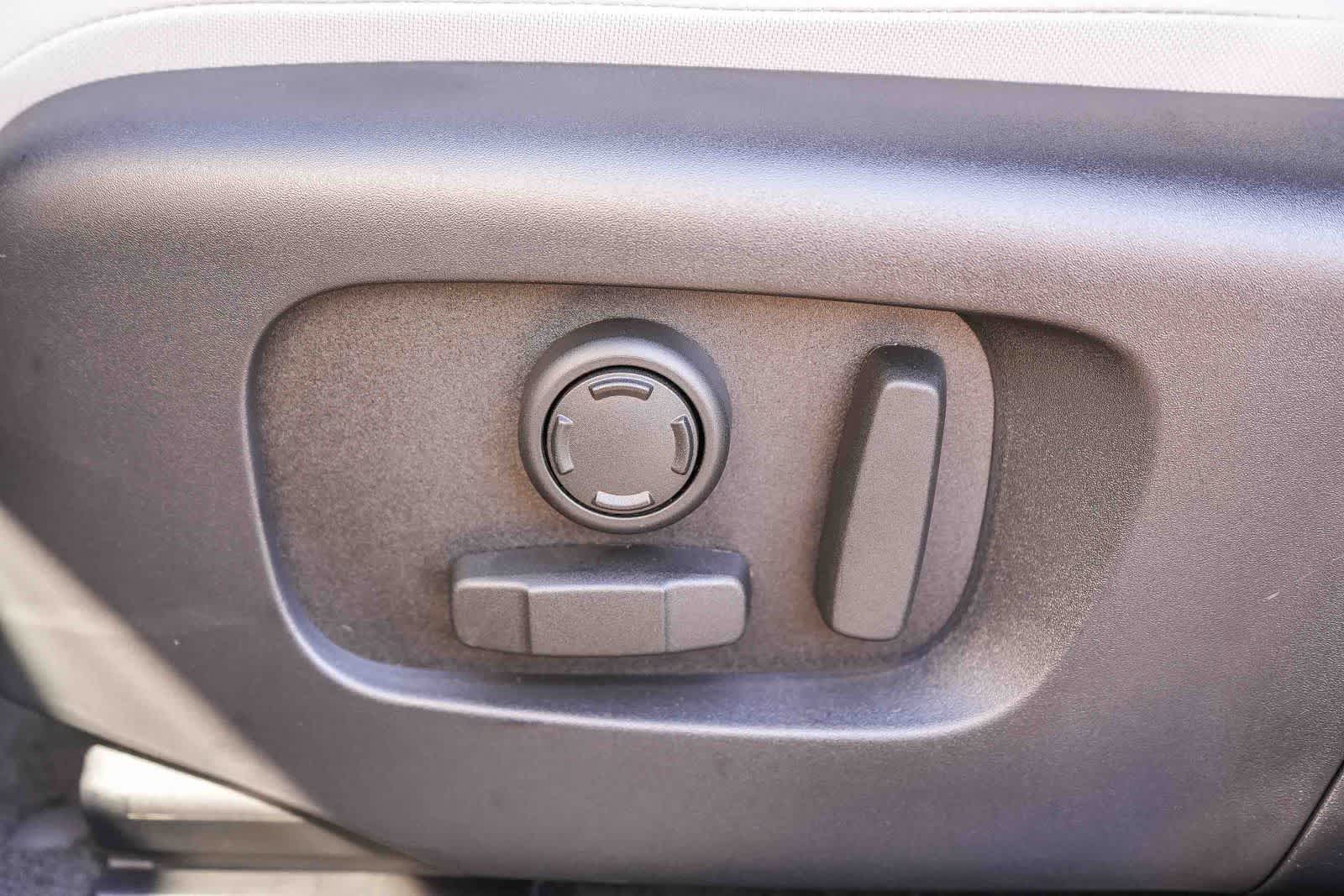 Thumbnail: 2026 Land Rover Range Rover Evoque - 18