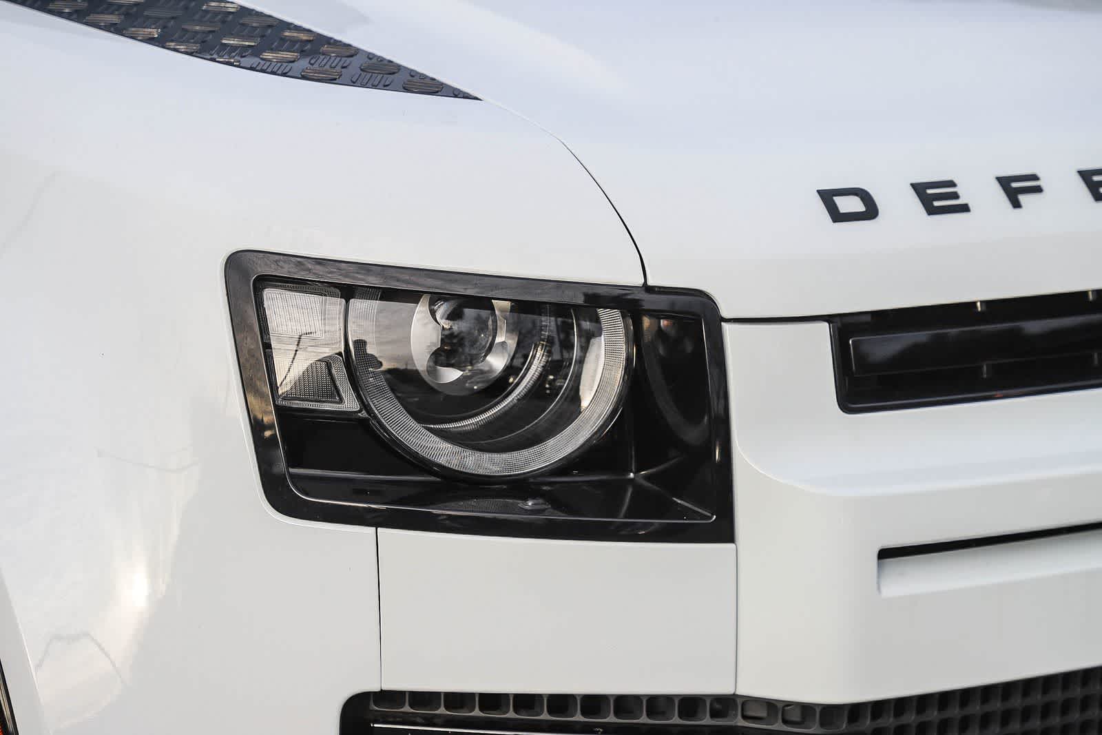 Thumbnail: 2025 Land Rover Defender - 4