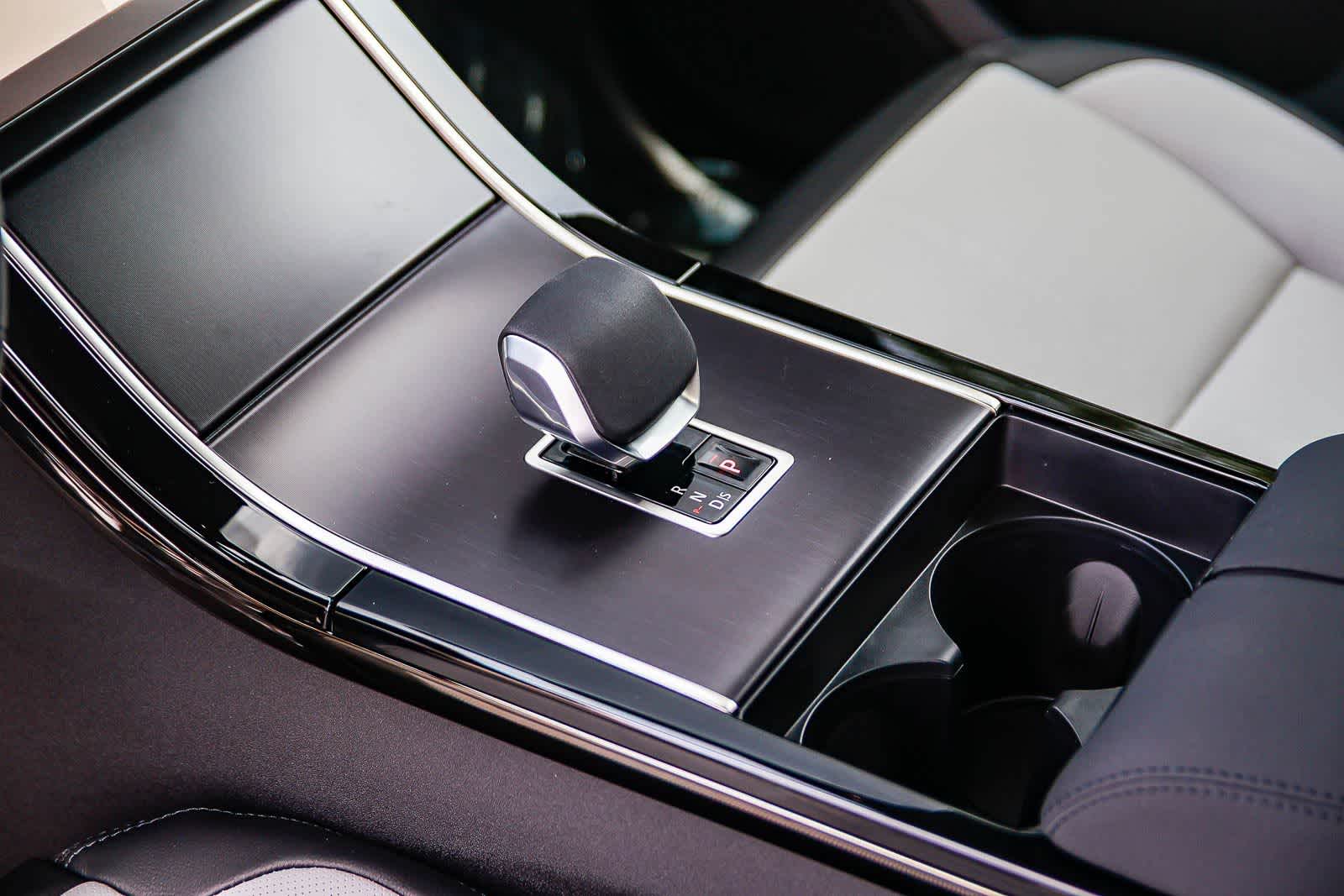 Thumbnail: 2026 Land Rover Range Rover Velar - 20