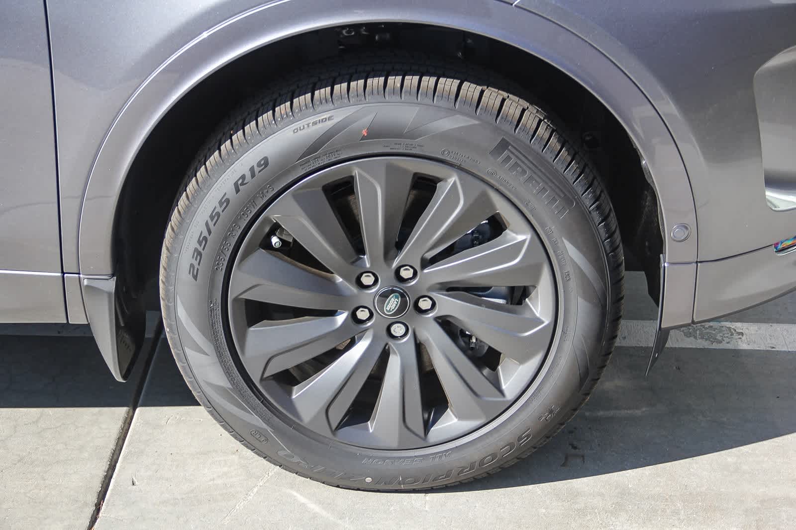 Thumbnail: 2025 Land Rover Discovery Sport - 9