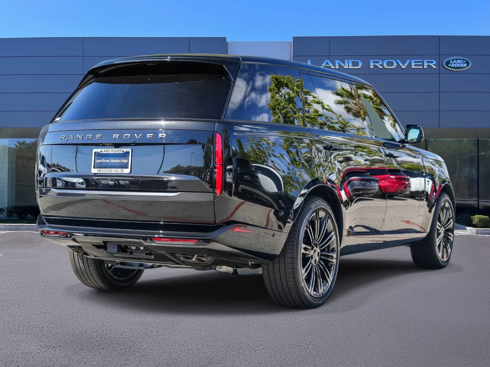 Thumbnail: 2026 Land Rover Range Rover - 4