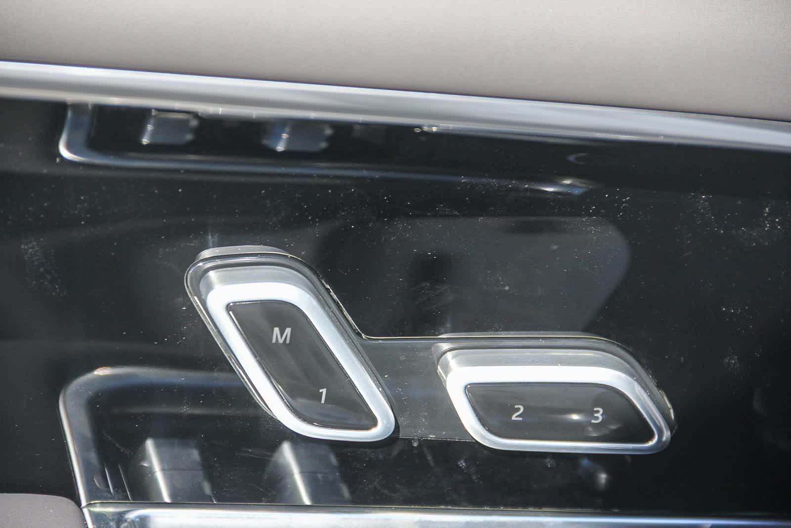 Thumbnail: 2025 Land Rover Range Rover - 16