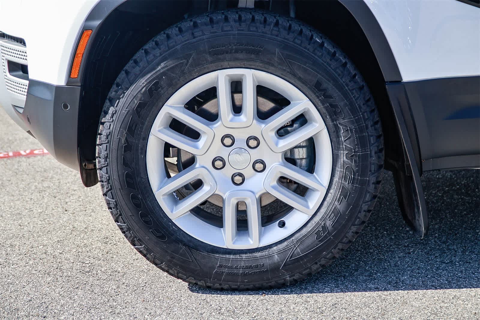 Thumbnail: 2023 Land Rover Defender - 9