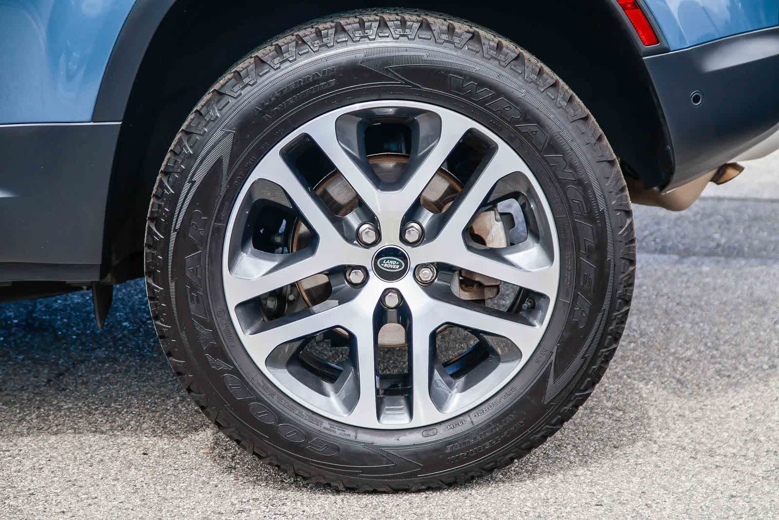 Thumbnail: 2023 Land Rover Defender - 8