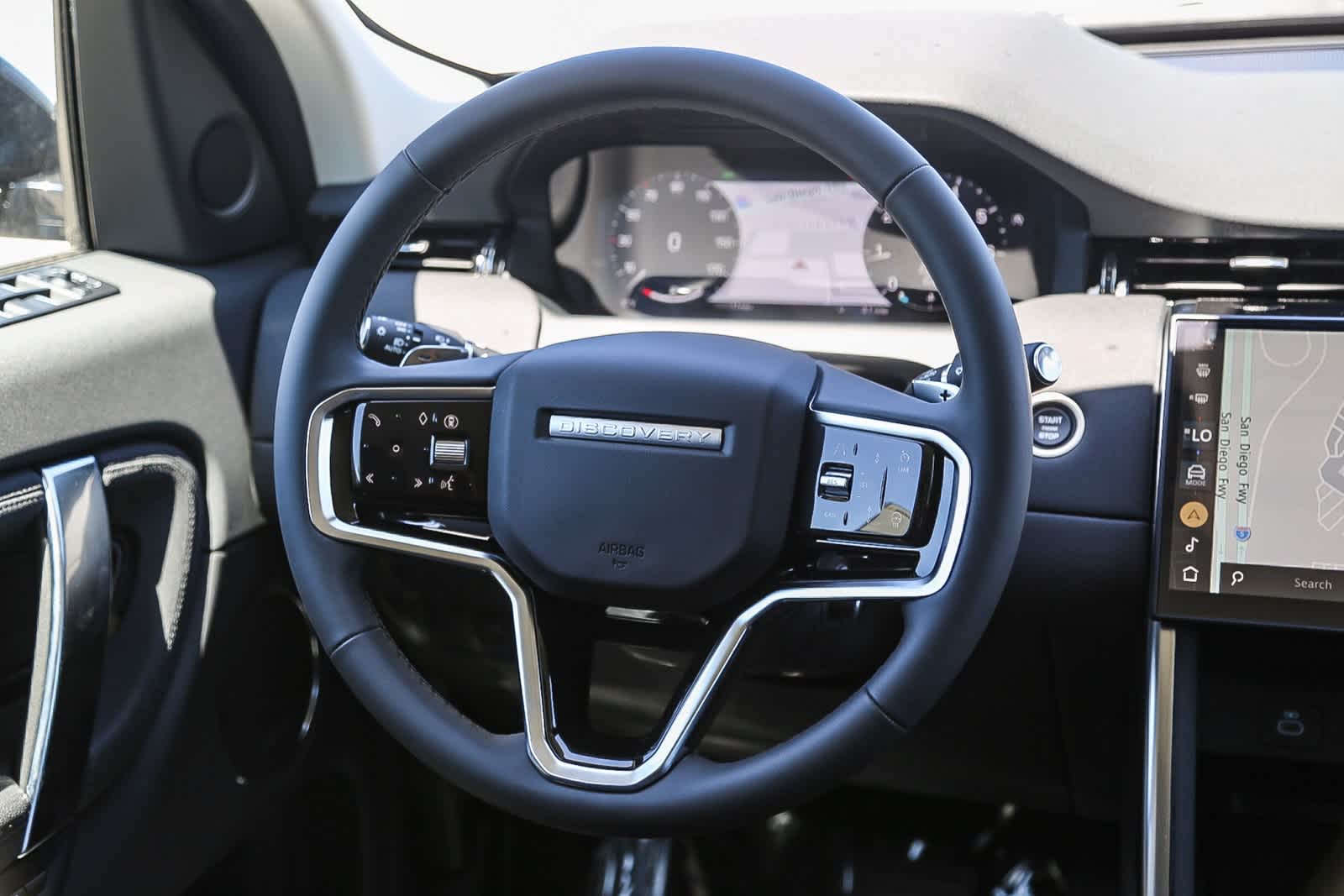 Thumbnail: 2025 Land Rover Discovery Sport - 15