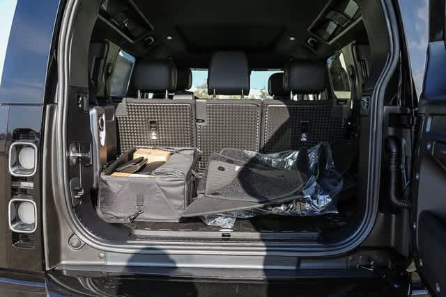 Thumbnail: 2025 Land Rover Defender - 27