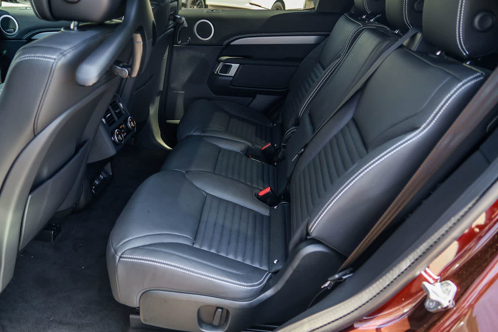 Thumbnail: 2026 Land Rover Discovery - 18