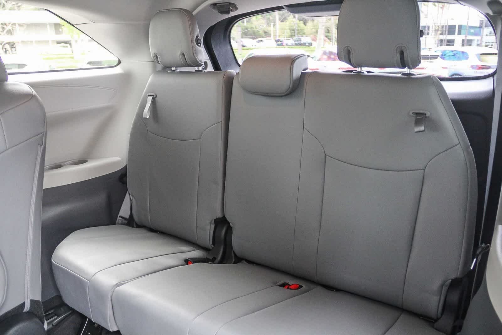 2023 Toyota Sienna XLE 13