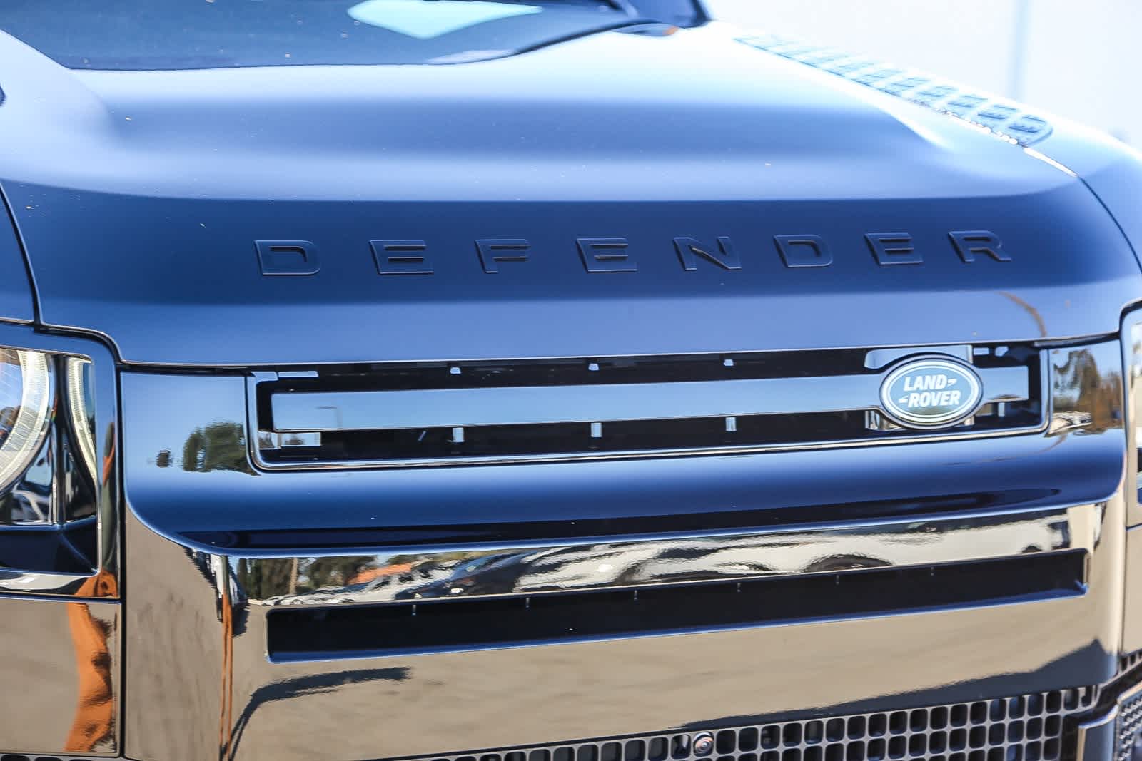 Thumbnail: 2025 Land Rover Defender - 5