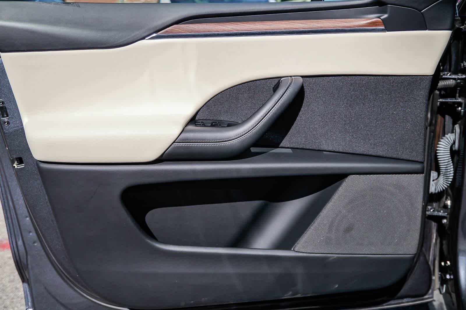 Thumbnail: 2023 Tesla Model X - 21