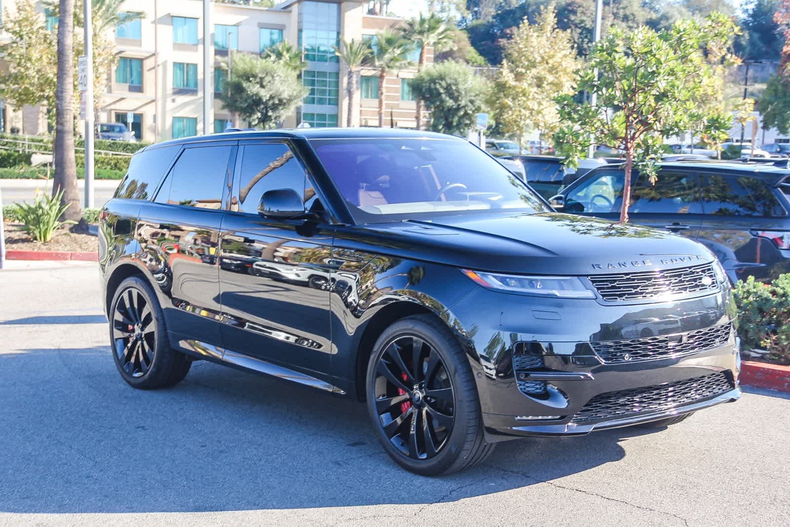 Thumbnail: 2023 Land Rover Range Rover Sport - 3