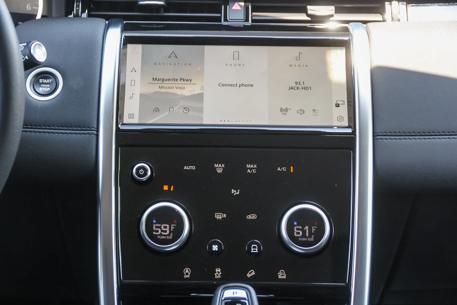 Thumbnail: 2023 Land Rover Discovery Sport - 13