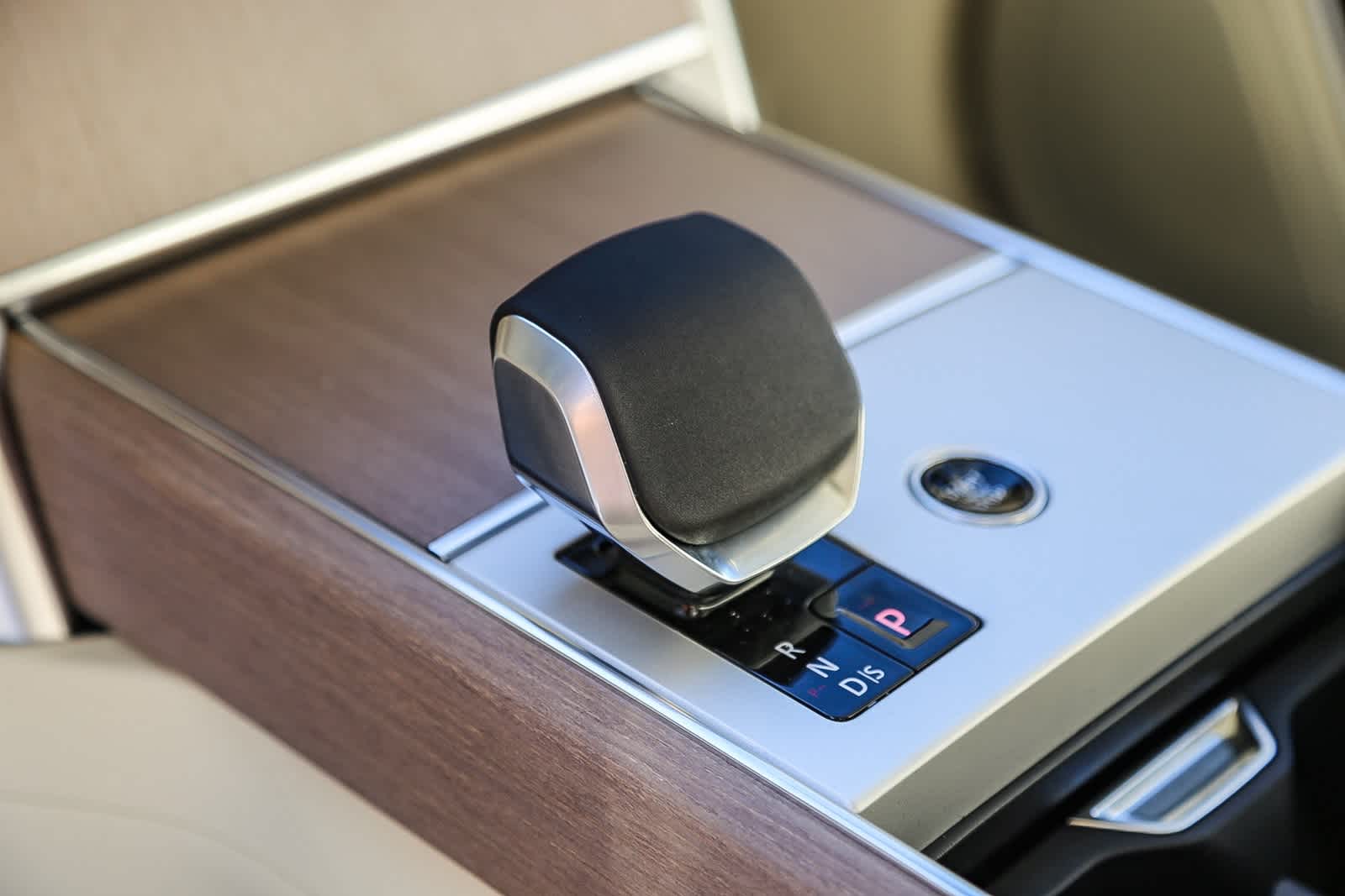 Thumbnail: 2025 Land Rover Range Rover - 19