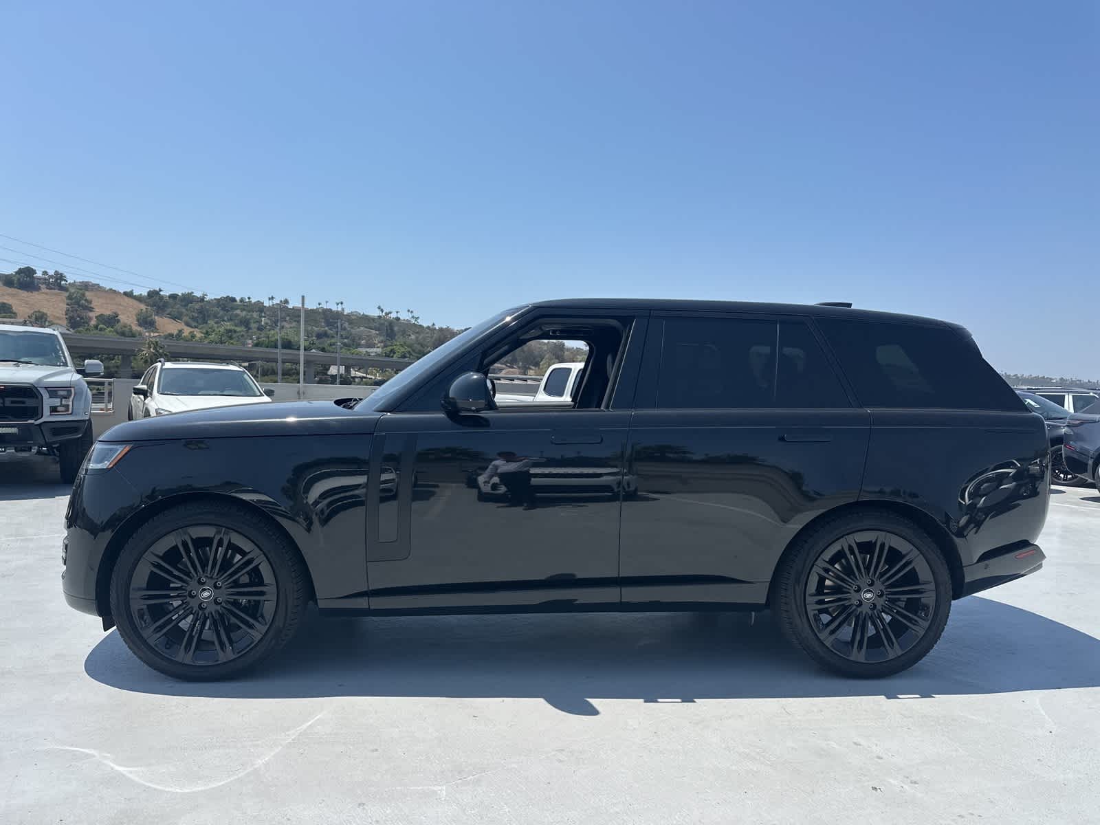 Thumbnail: 2023 Land Rover Range Rover - 1