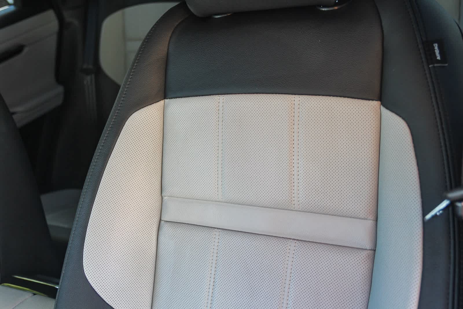 Thumbnail: 2023 Land Rover Range Rover Evoque - 22