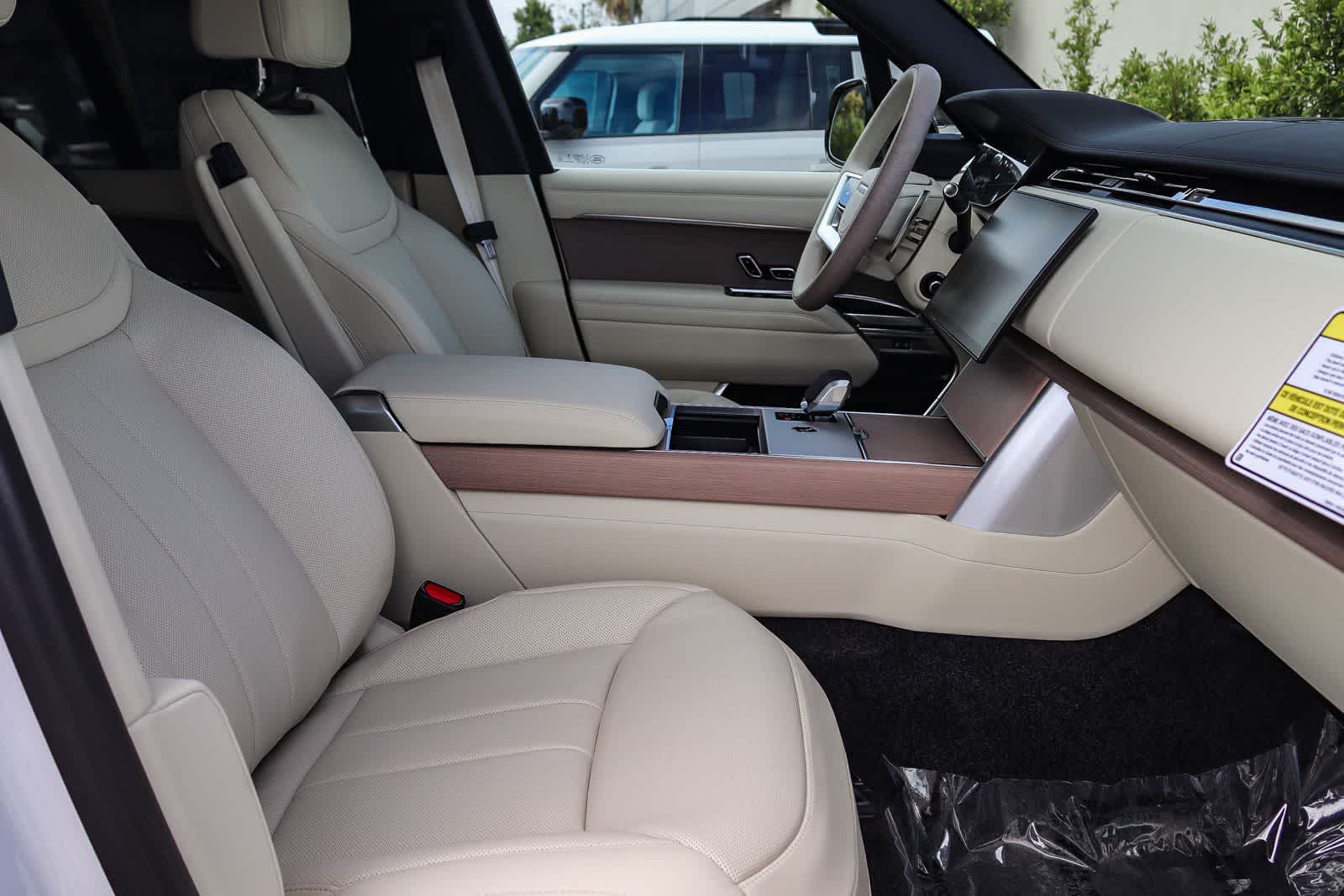 Thumbnail: 2026 Land Rover Range Rover - 16