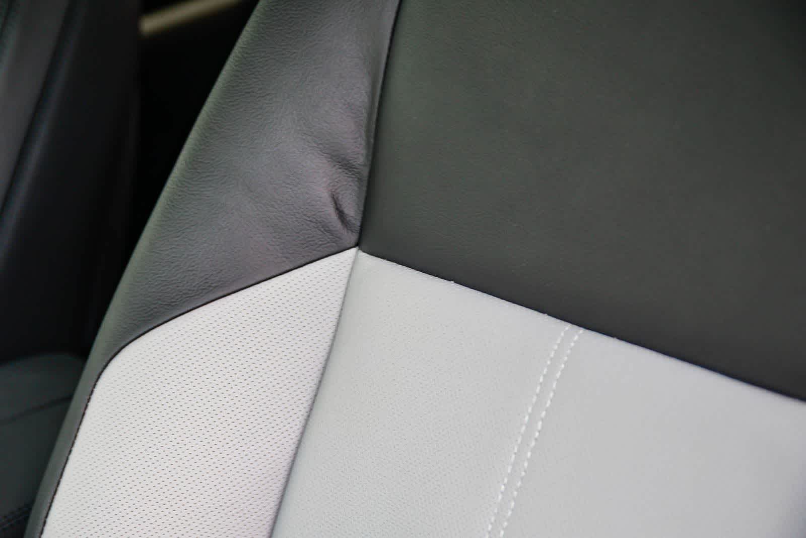 Thumbnail: 2026 Land Rover Range Rover Velar - 28