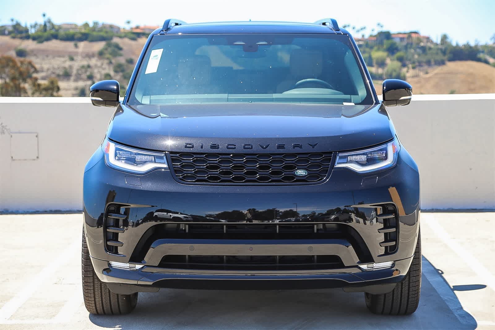 Thumbnail: 2025 Land Rover Discovery - 2