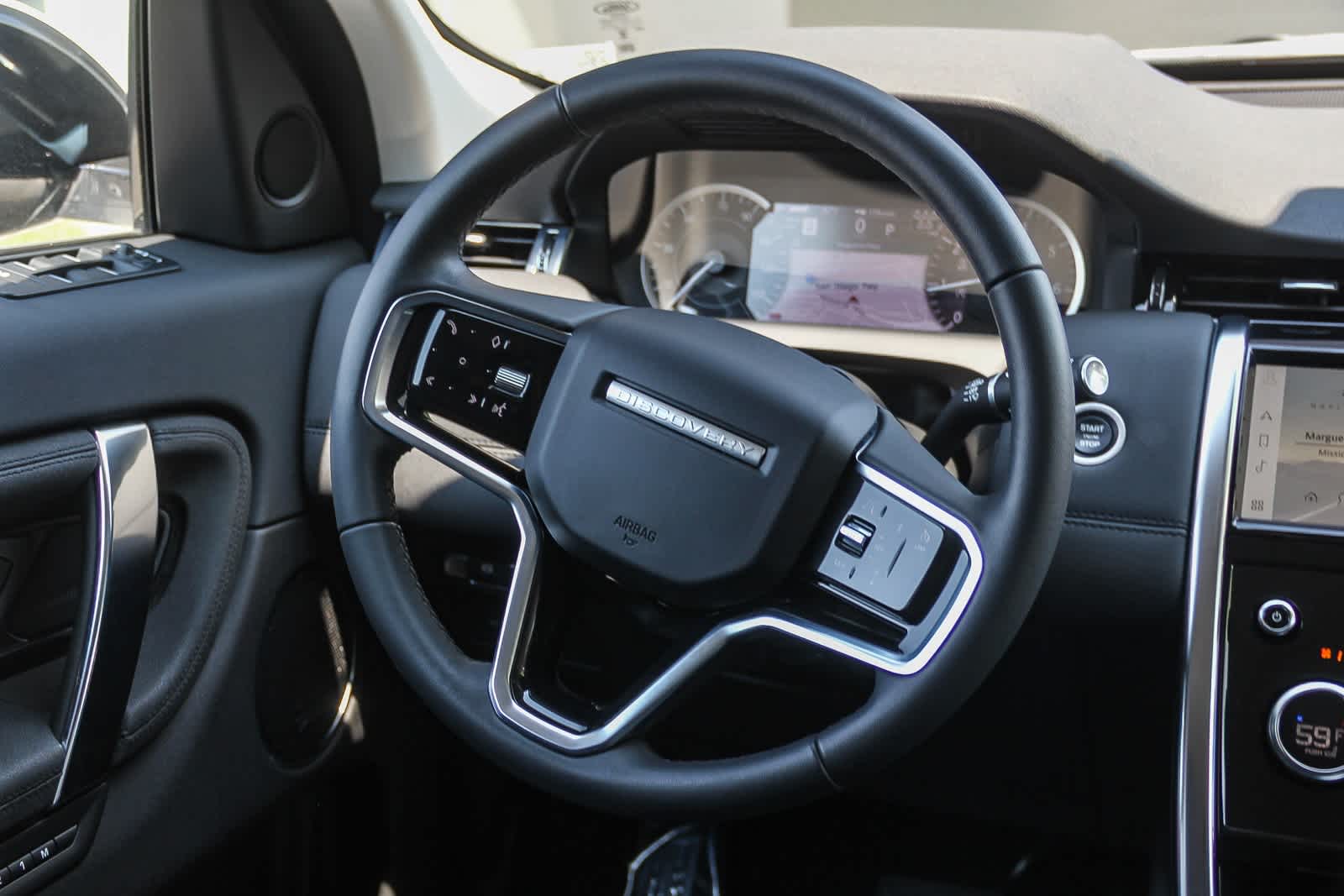 Thumbnail: 2023 Land Rover Discovery Sport - 15