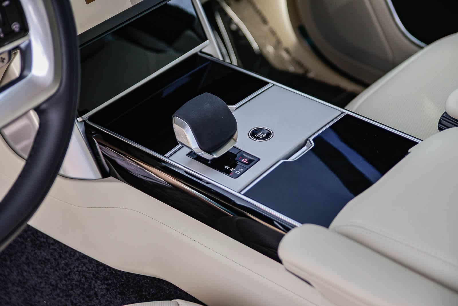 Thumbnail: 2026 Land Rover Range Rover - 21