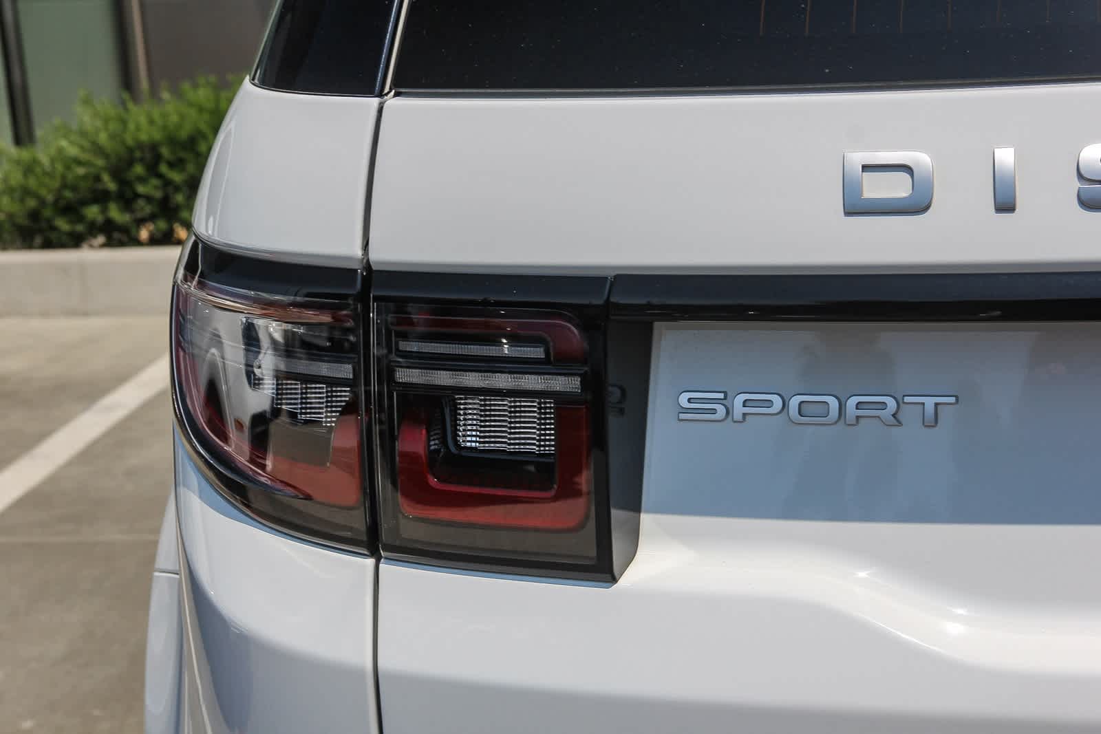 Thumbnail: 2023 Land Rover Discovery Sport - 7