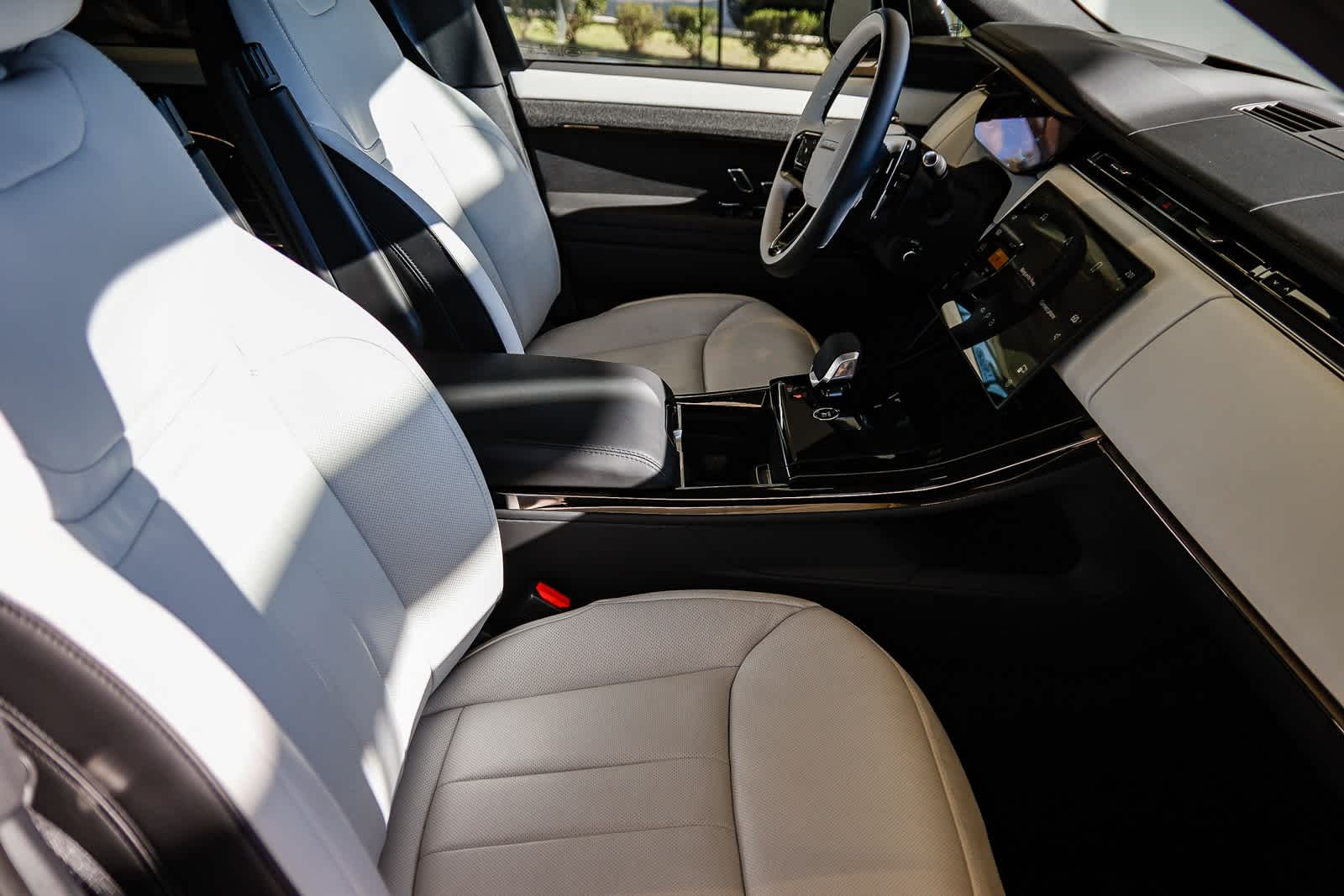 Thumbnail: 2025 Land Rover Range Rover Sport - 11