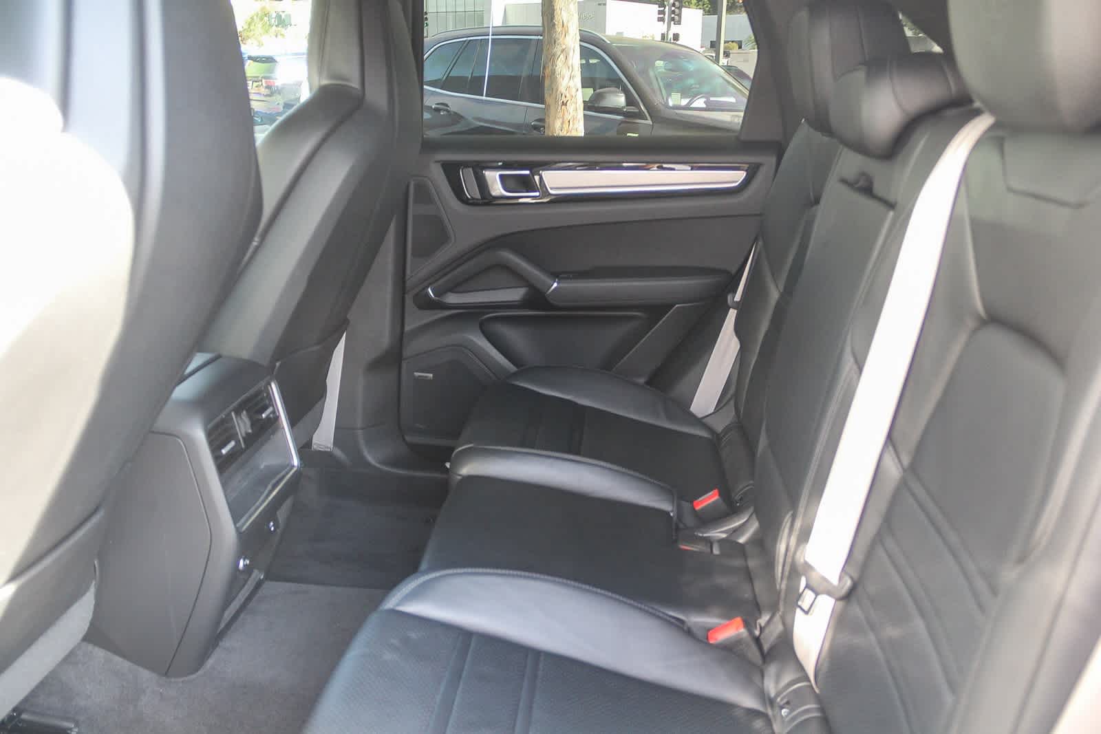 Thumbnail: 2023 Porsche Cayenne - 17