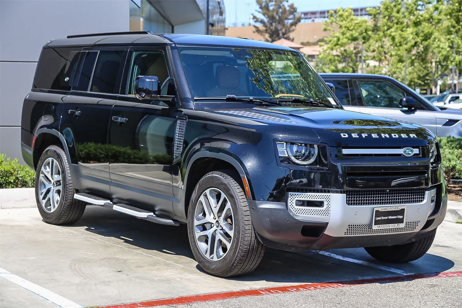 Thumbnail: 2023 Land Rover Defender - 3