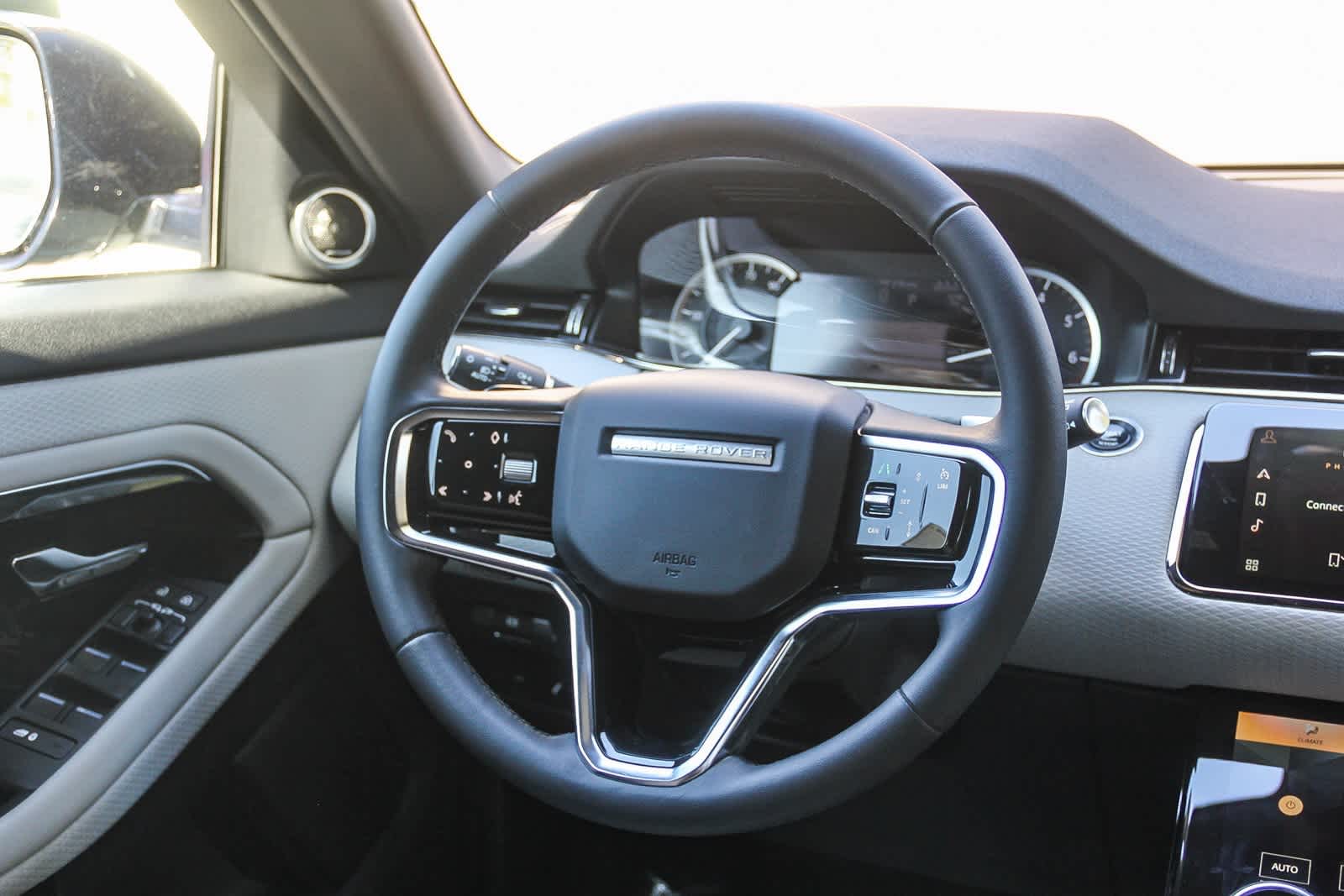 Thumbnail: 2023 Land Rover Range Rover Evoque - 14