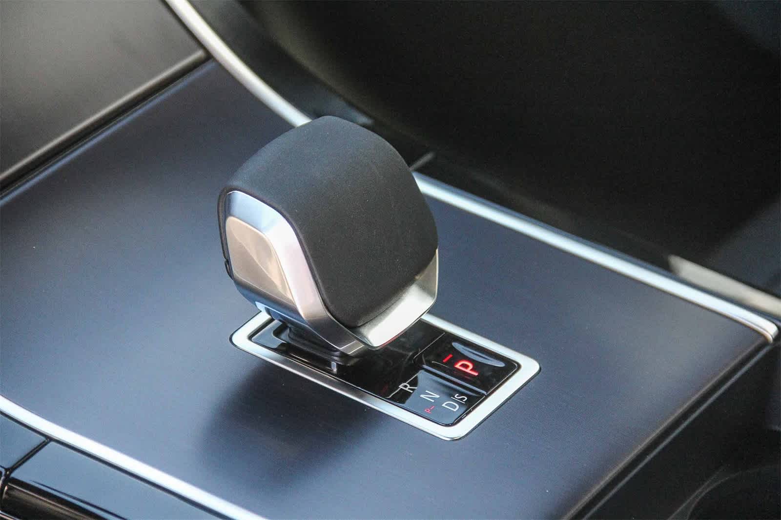 Thumbnail: 2026 Land Rover Range Rover Velar - 19