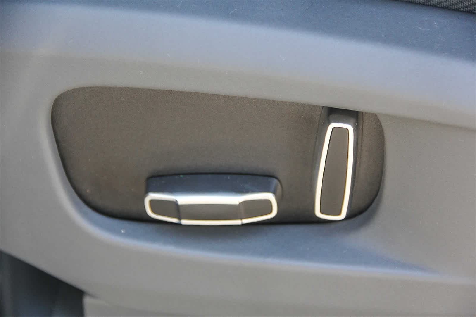 Thumbnail: 2025 Land Rover Defender - 19