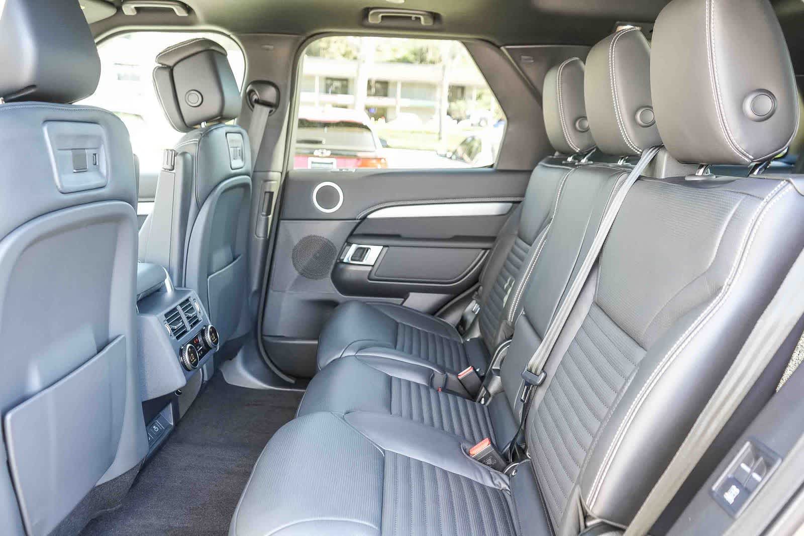 Thumbnail: 2026 Land Rover Discovery - 16