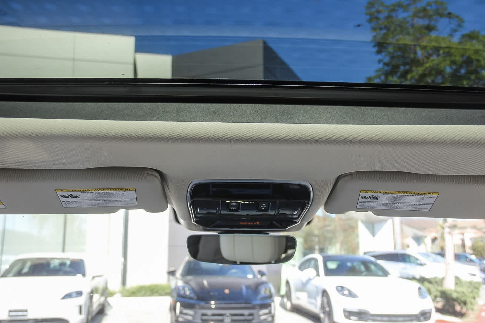 Thumbnail: 2025 Land Rover Range Rover - 15