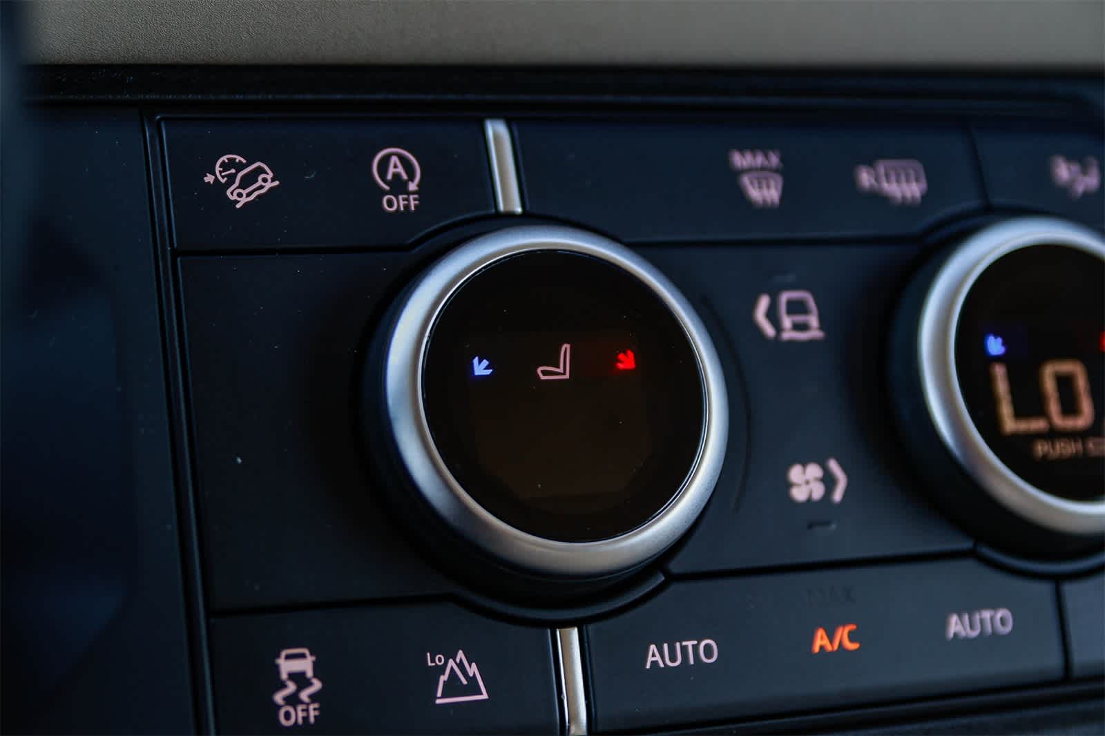 Thumbnail: 2023 Land Rover Defender - 26