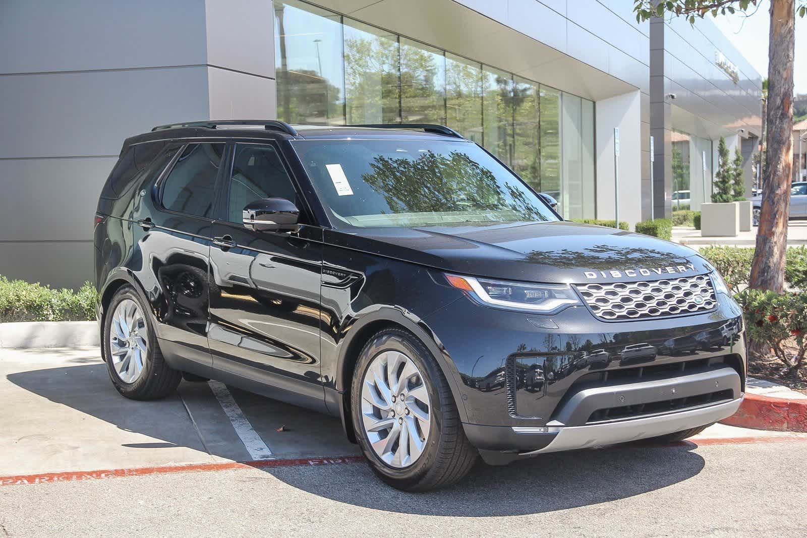 Thumbnail: 2025 Land Rover Discovery - 3