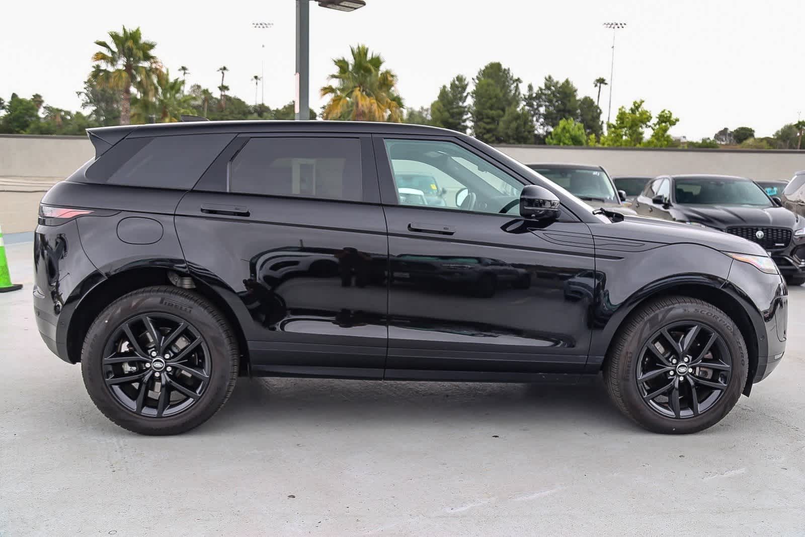 Thumbnail: 2024 Land Rover Range Rover Evoque - 6