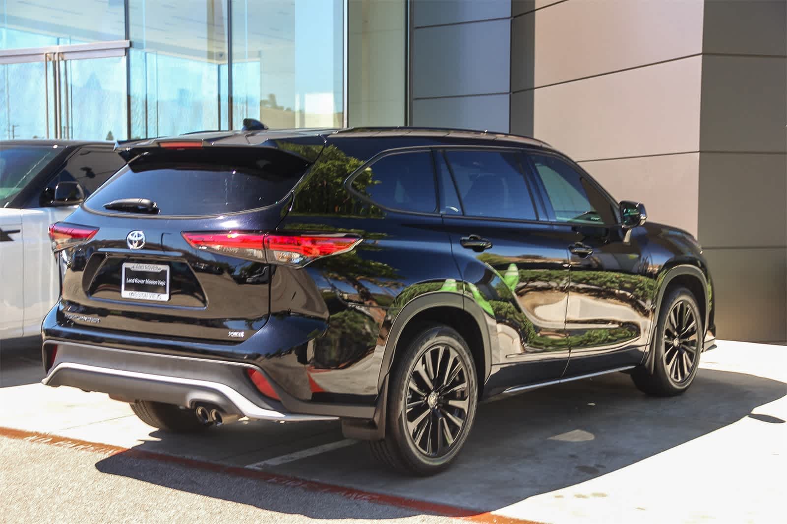 Thumbnail: 2023 Toyota Highlander - 6