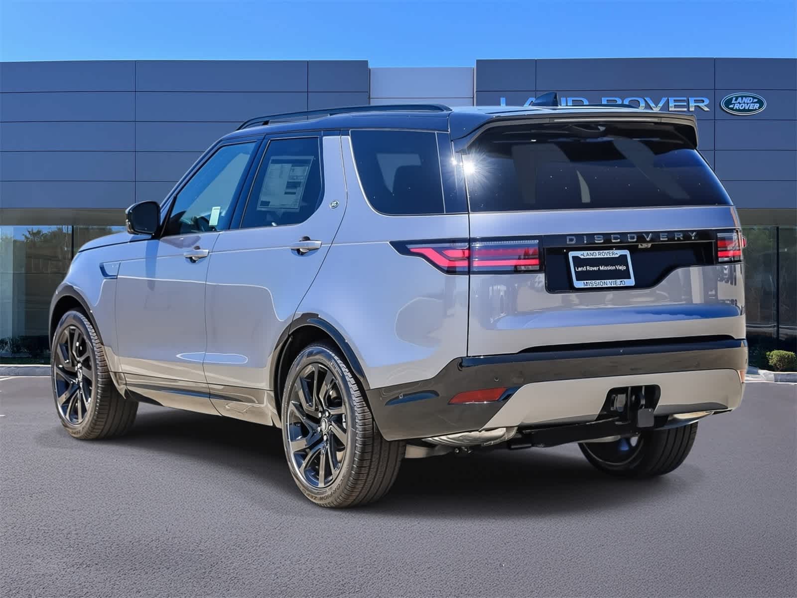 Thumbnail: 2025 Land Rover Discovery - 4