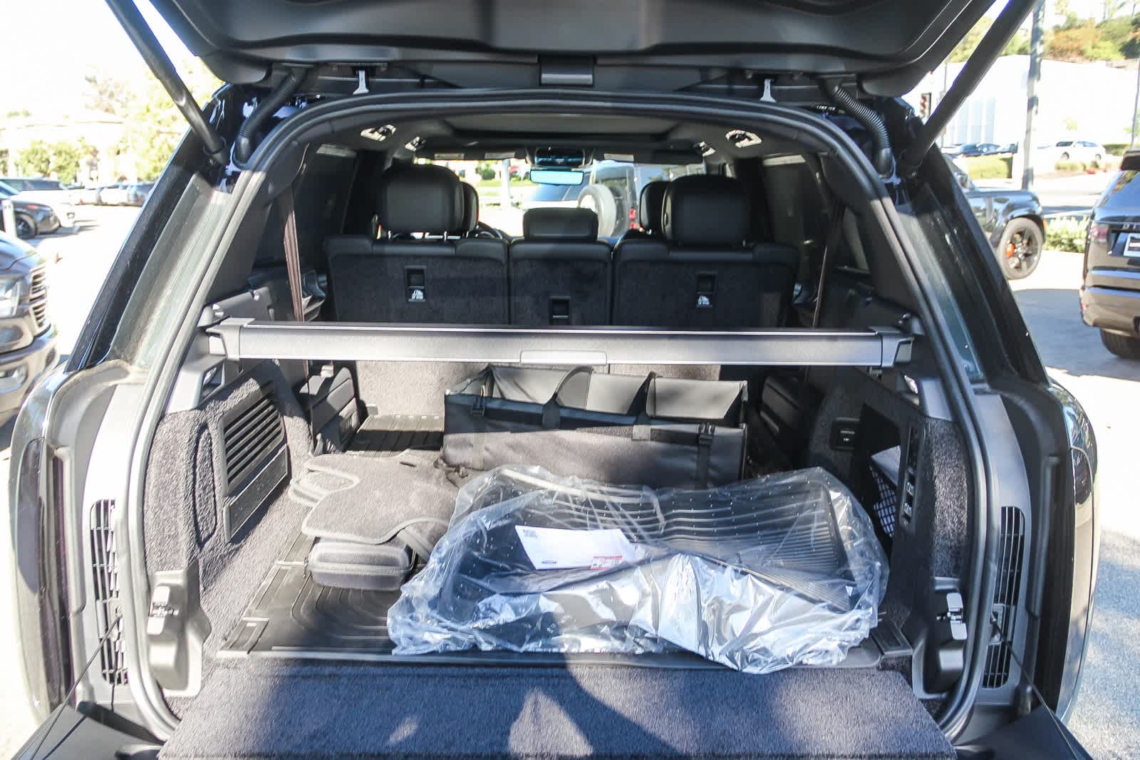 Thumbnail: 2025 Land Rover Range Rover - 21