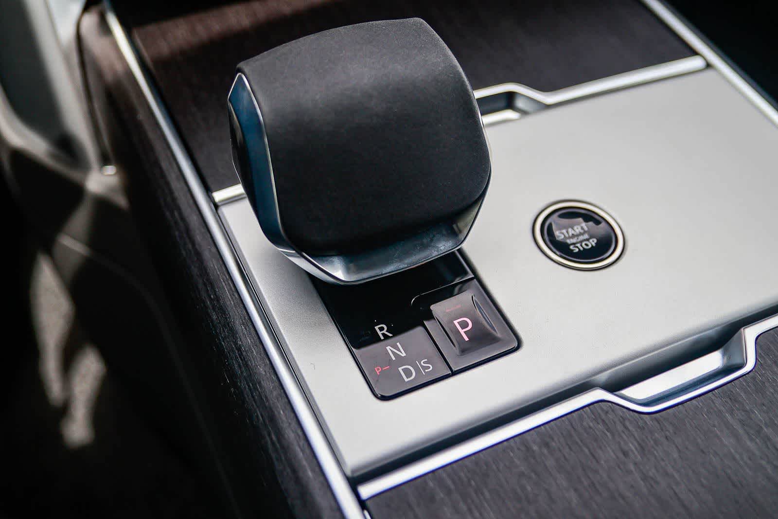 Thumbnail: 2026 Land Rover Range Rover - 24